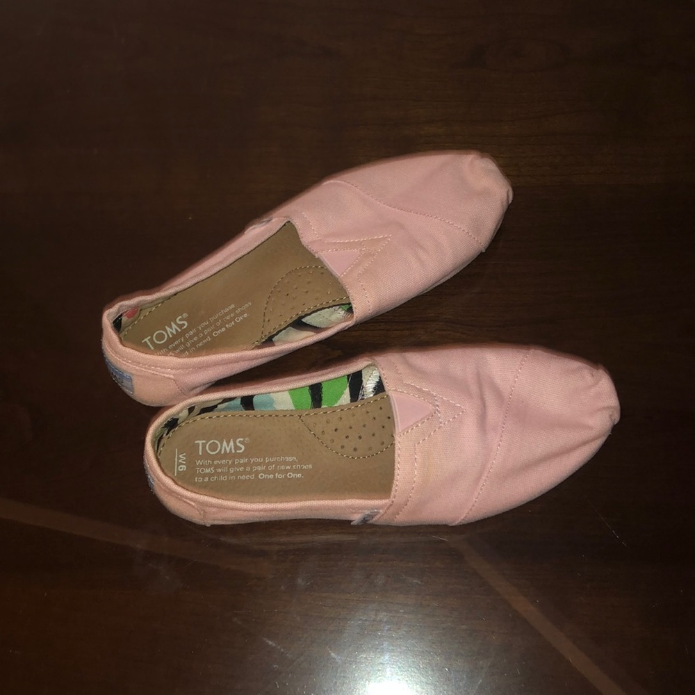 Toms size 6